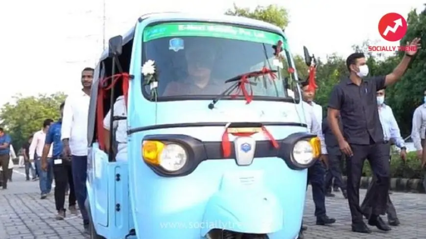 E-Auto Mela Inaugurated in Delhi, Transport Minister Kailash Gahlot Seen Driving E-Autorickshaw (See Pics)