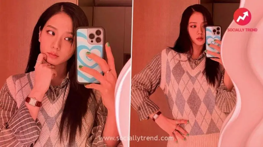BLACKPINK and Snowdrop Star Jisoo Drops An Array of Mirror Selfies but It’s Her Sweater Vest That Has Our Heart (View Pics)