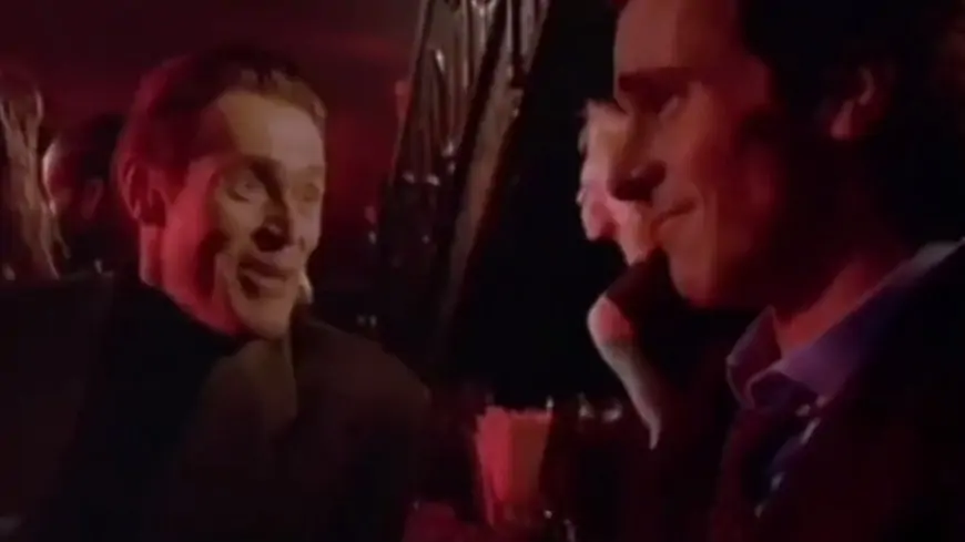 Detective speaking to Patrick Bateman at a bar