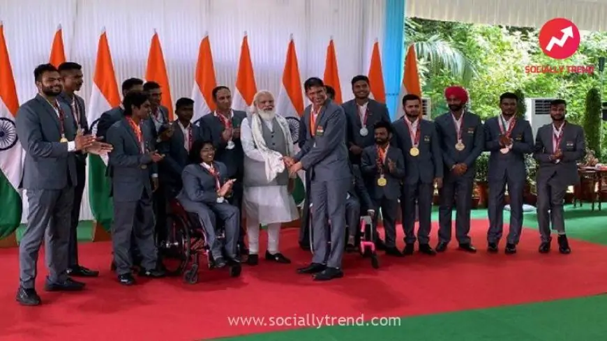 PM Narendra Modi Hosts Indian Paralympic Contingent at His Residence, Says ‘They Have Increased the Prestige of India at World Stage’