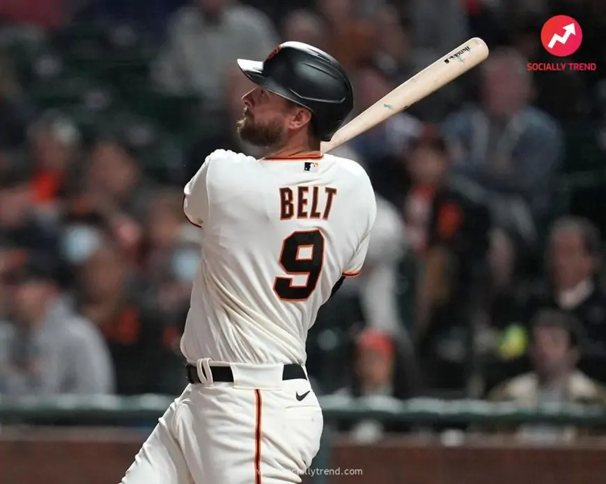 Giants clinch playoff spot, thump Padres 9-1 for 8th in row