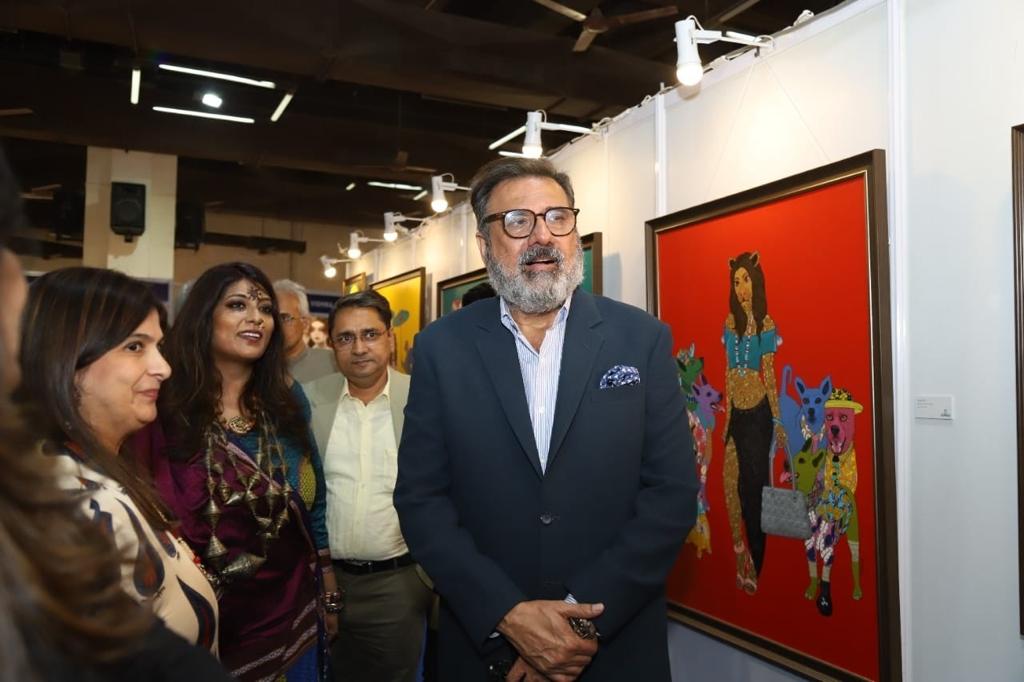 Boban Irani seen interacting with the artists at the MAF